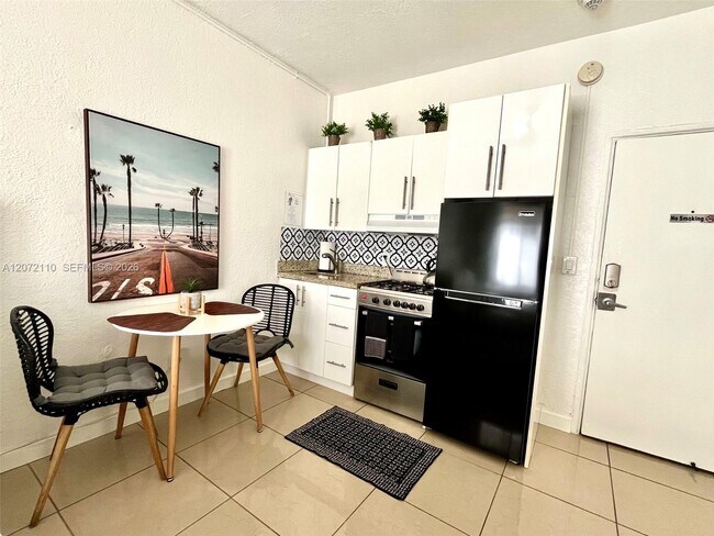 Foto del edificio - 3710 Collins Ave