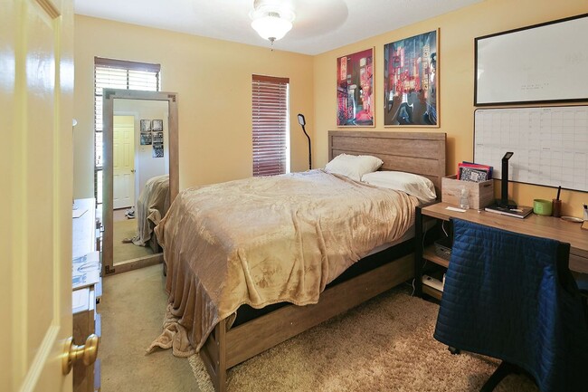 Foto del edificio - 1406 Angelina Cir