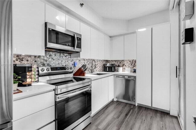 Foto del edificio - 1834 Brickell Ave