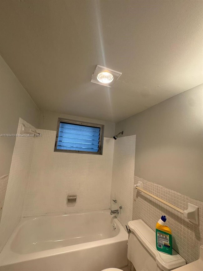 Foto del edificio - 1450 NE 127th St