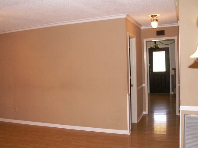 Building Photo - 106c Alyene Dr