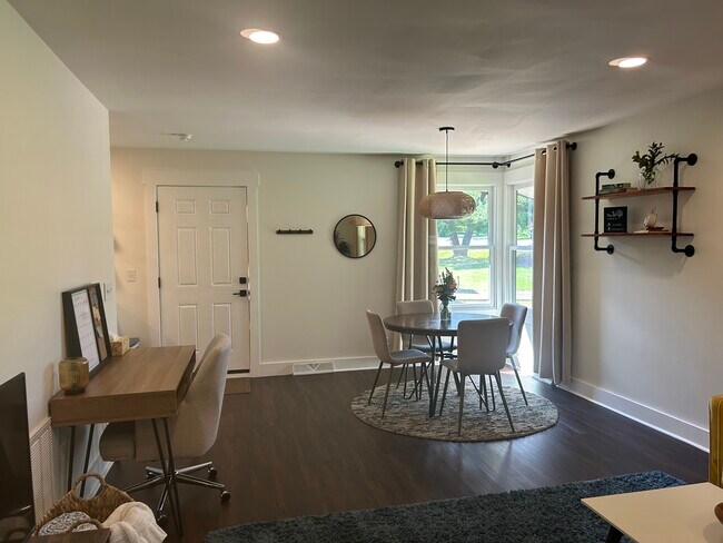 Building Photo - 517 Freda Villa