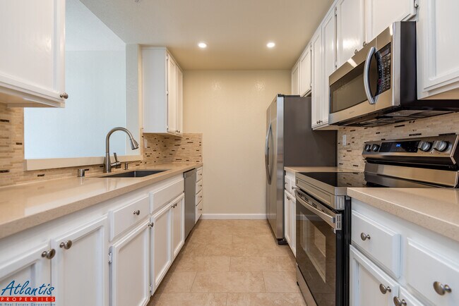 Foto del edificio - 333 Oaktree Dr