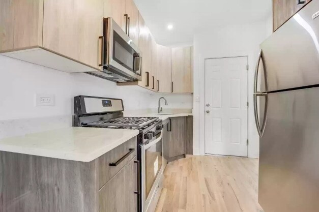 Foto del edificio - 1851 W Dickens Ave