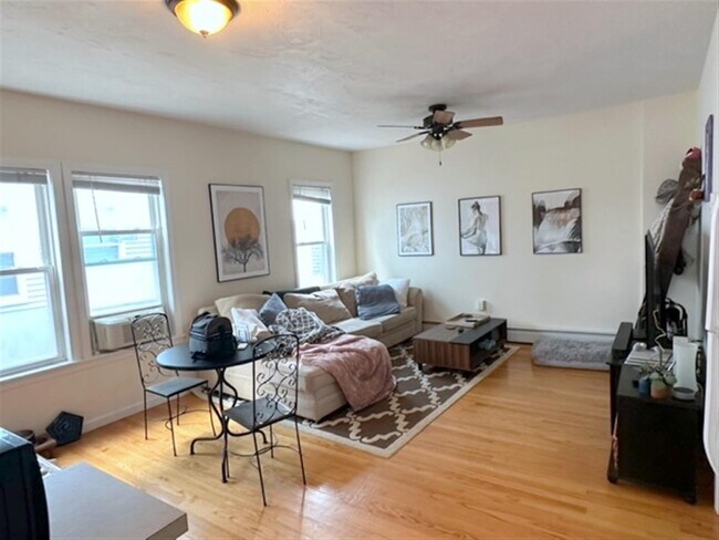 Foto del edificio - 385 Columbia St