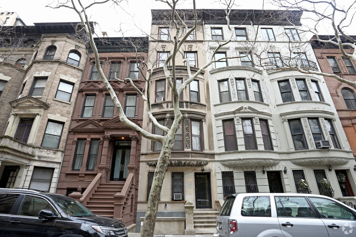 Building Photo - 345 W 84th St