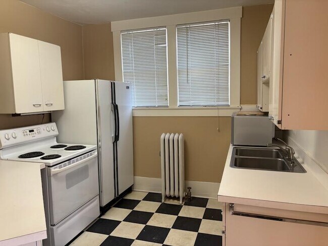 Foto del edificio - 702 N Cascade Ave