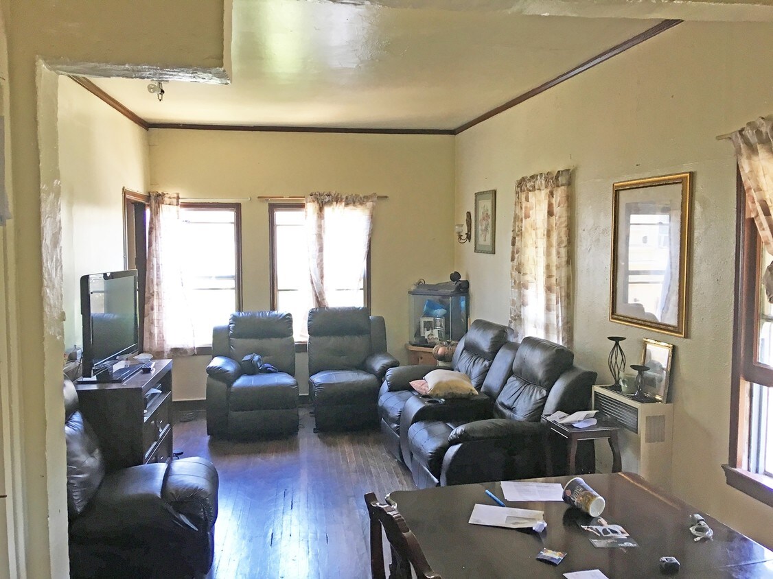 Interior Photo - 249-251 Columbia Pl
