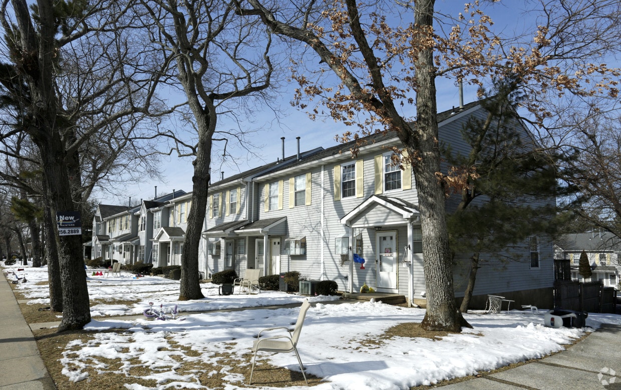 Primary Photo - 1-40 Louisburg Sq