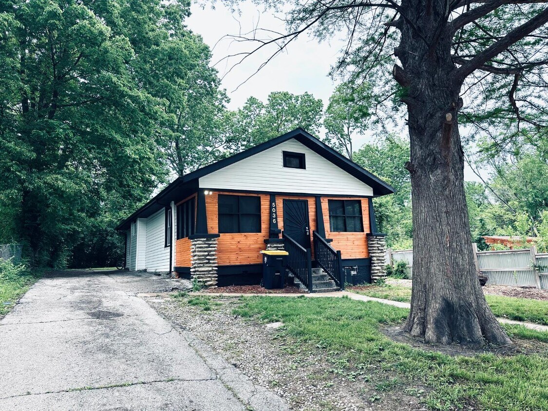 Foto principal - 5036 Wabash Ave