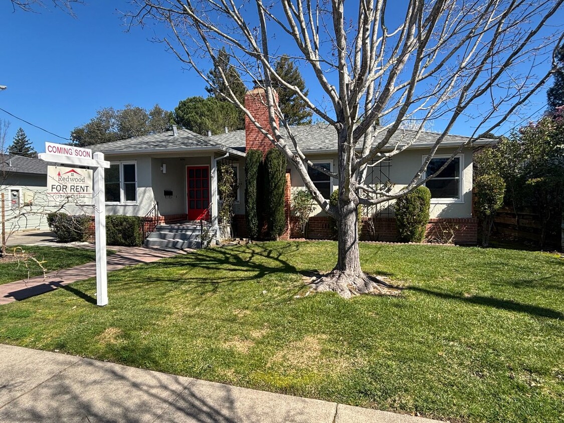 Foto principal - Newly Remodeled 3 bedroom 2 bathroom Singl...