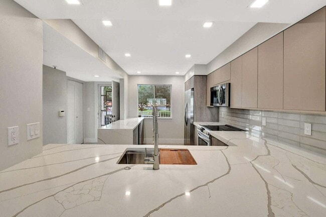 Foto del edificio - 14095 Royal Vista Dr