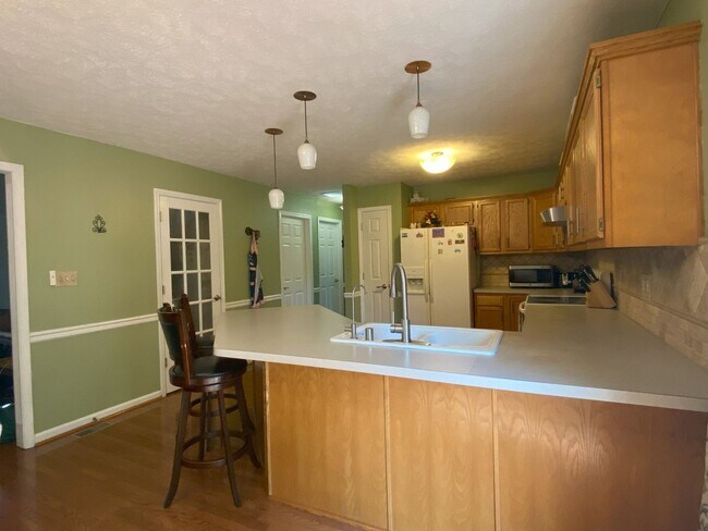 Building Photo - 3 Bedroom Single Family Home in Louisville