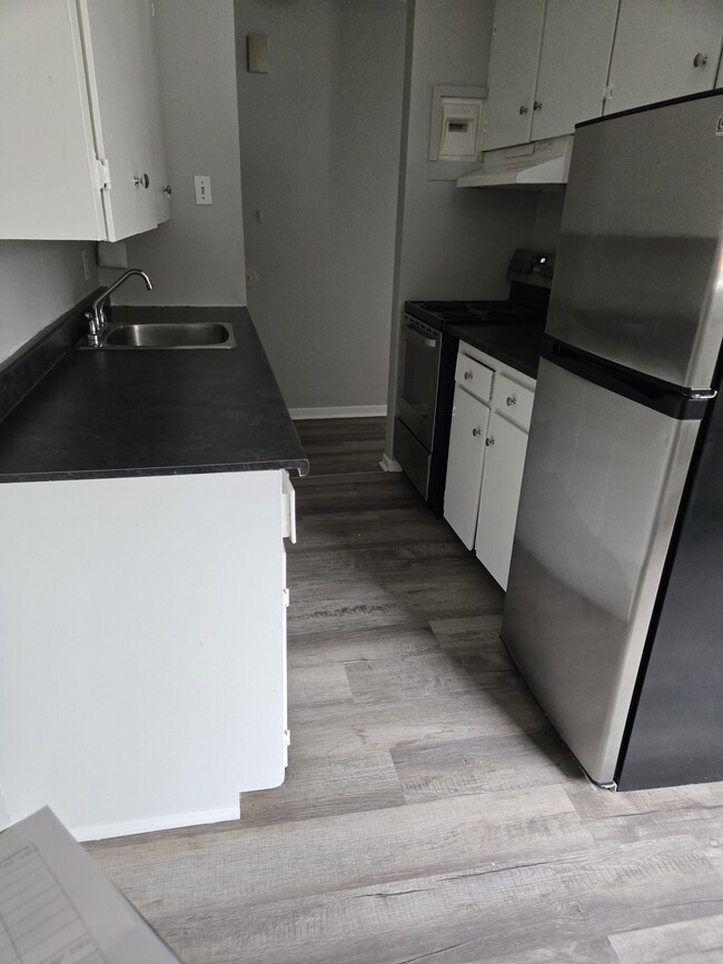 Building Photo - Charming Unit for Lease