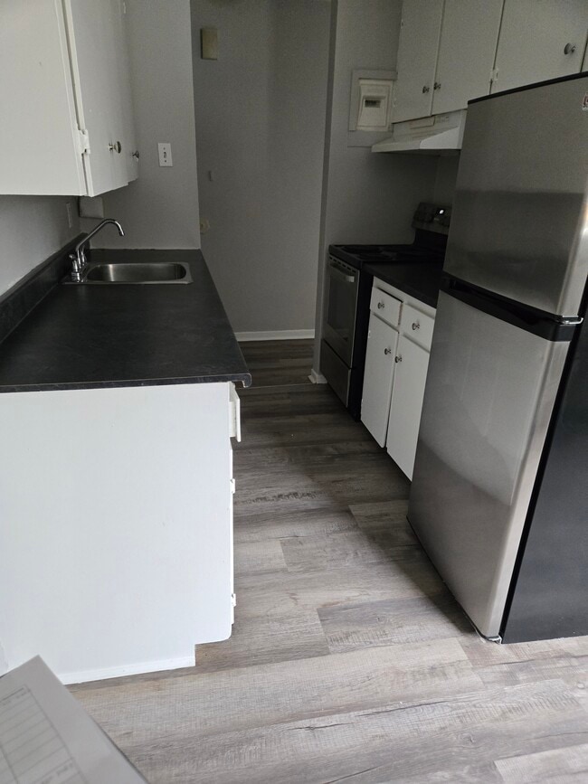 Building Photo - Comfortable 1-Bedroom Apartment – Heat & Hot Water Included! *PET Friendly*