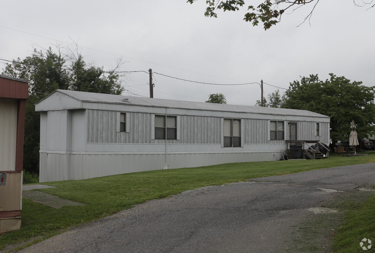 Primary Photo - 133 Hilltop St