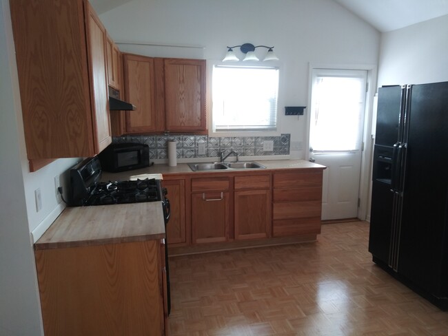 Kitchen dinning room - 3370 Otter Beach Dr