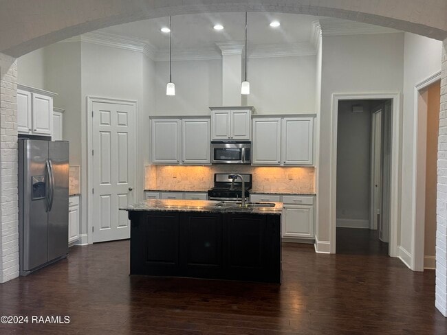 Building Photo - 216 Golden Cypress Dr