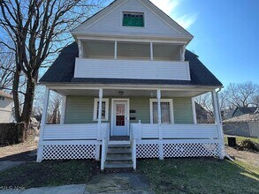 Building Photo - 220 Lake Ave