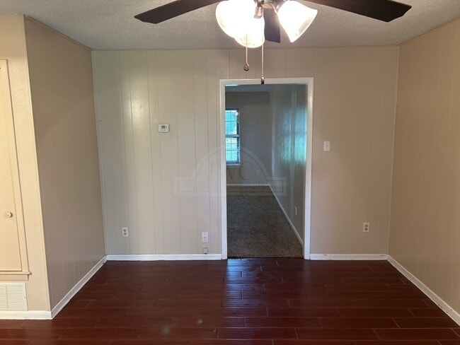 Building Photo - 1013 Kathey Dr