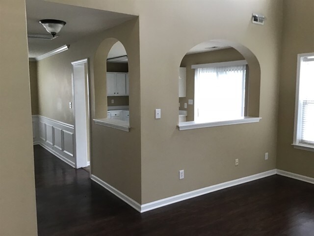 Building Photo - 106 Leacroft Way