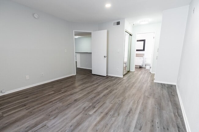 Interior Photo - 4378 Sepulveda Blvd