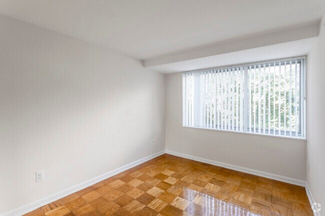 2 BR, 1 BA - 950 SF - 8600 Apartments