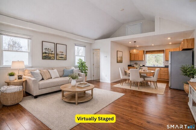 Foto del edificio - 92 Whisconier Rd