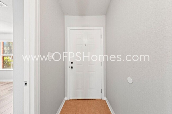 Building Photo - AVAILABLE NOW! HALF OFF FIRST MONTH'S RENT!