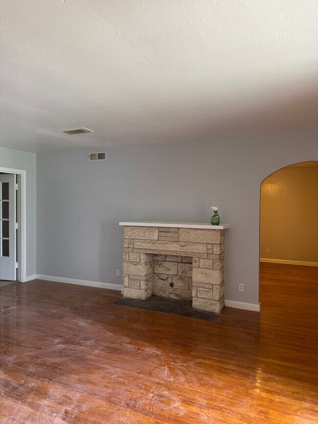 Foto del edificio - 5042 Ventura Ln