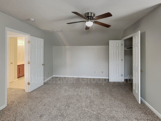 Building Photo - 213 Bradberry Ln