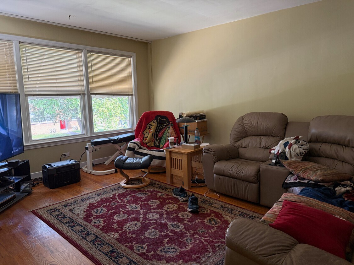 Foto principal - 9029 La Crosse Ave