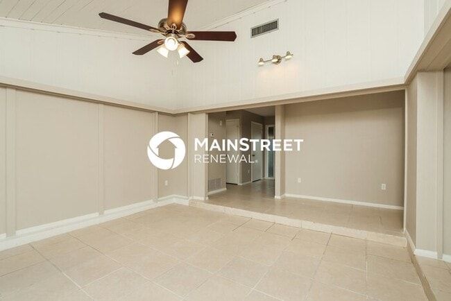 Foto del edificio - 4 Bedroom Pet-Friendly Home in Palm Bay, F...