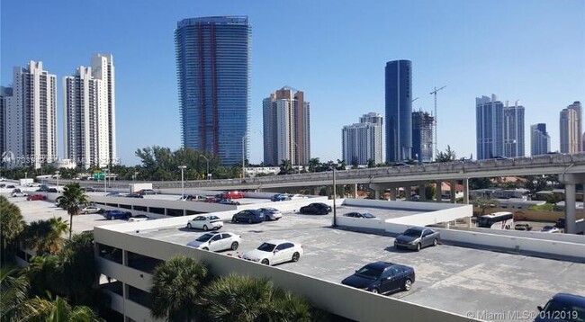 Foto del edificio - 19390 Collins Ave