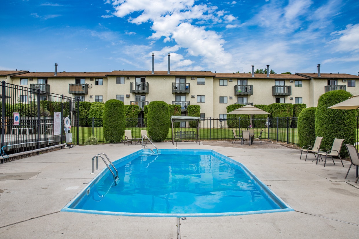 Perrine Court Apartments Spokane Valley WA Apartments com