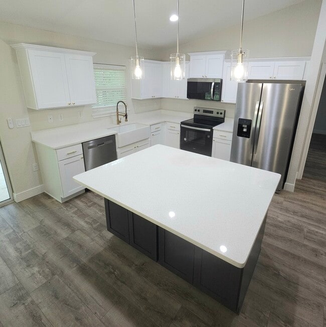 Building Photo - 9547 N Sandree Dr