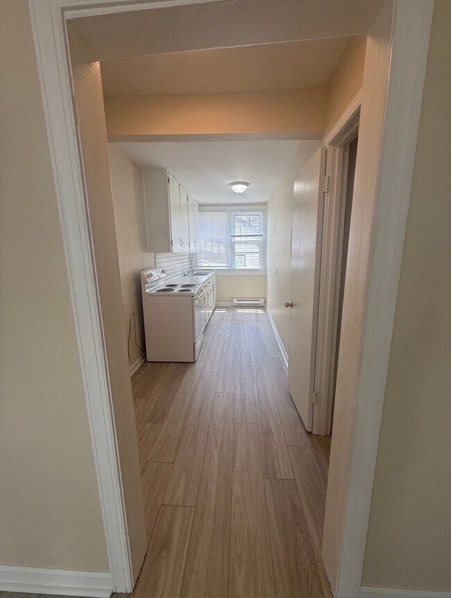 Foto del edificio - 1429 W. Fourth St. - 3 Unit