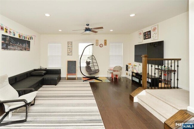 Foto del edificio - 12-48 Plaza Road Unit