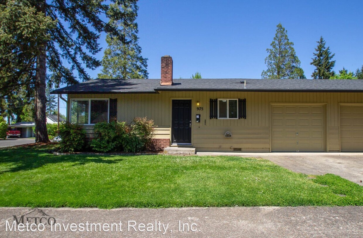 Primary Photo - 977-977 E 37th Ave