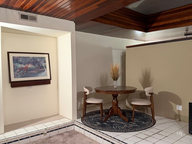 Building Photo - 5801 Cazaux Dr