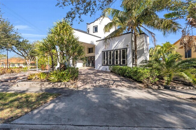 Building Photo - 8135 NW 164th Terrace