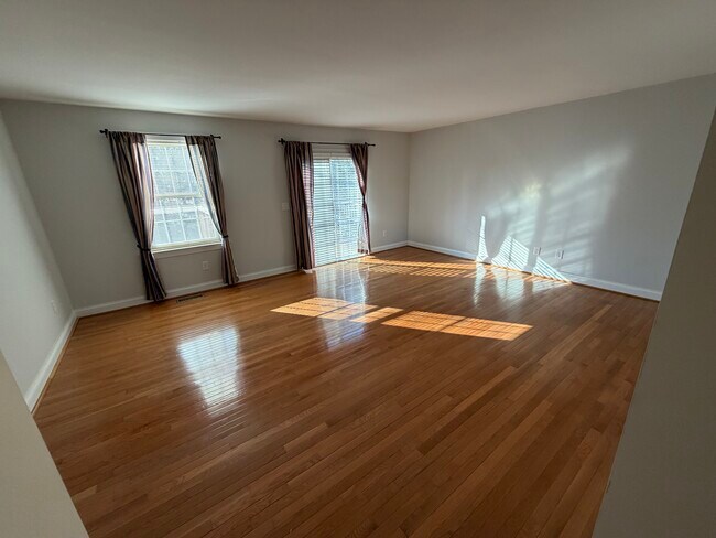 Foto del edificio - 64 Scotch Cap Rd