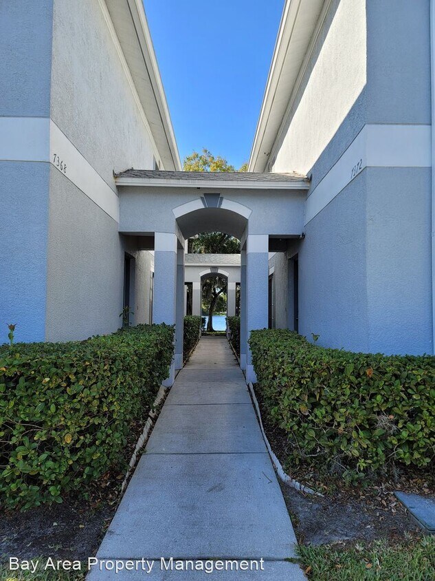 Foto principal - 3 br, 2.5 bath House - 7374 East Bank Drive