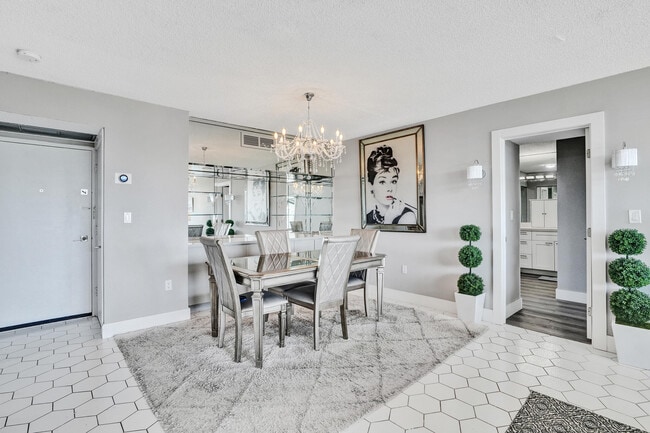 Building Photo - 3701 N Country Club Dr