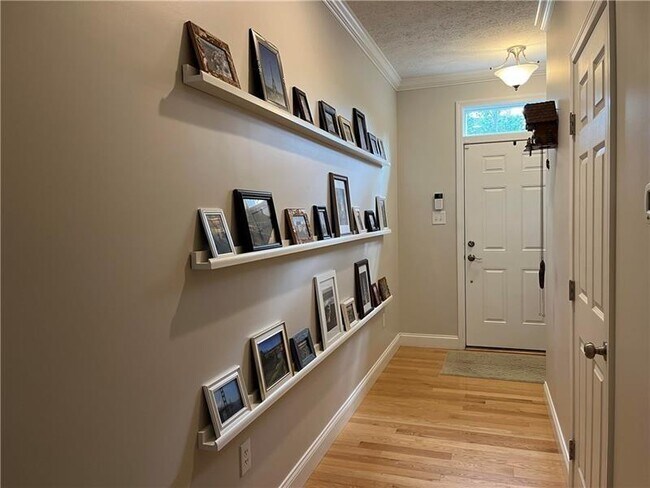 Building Photo - 266 Maple Ridge Dr