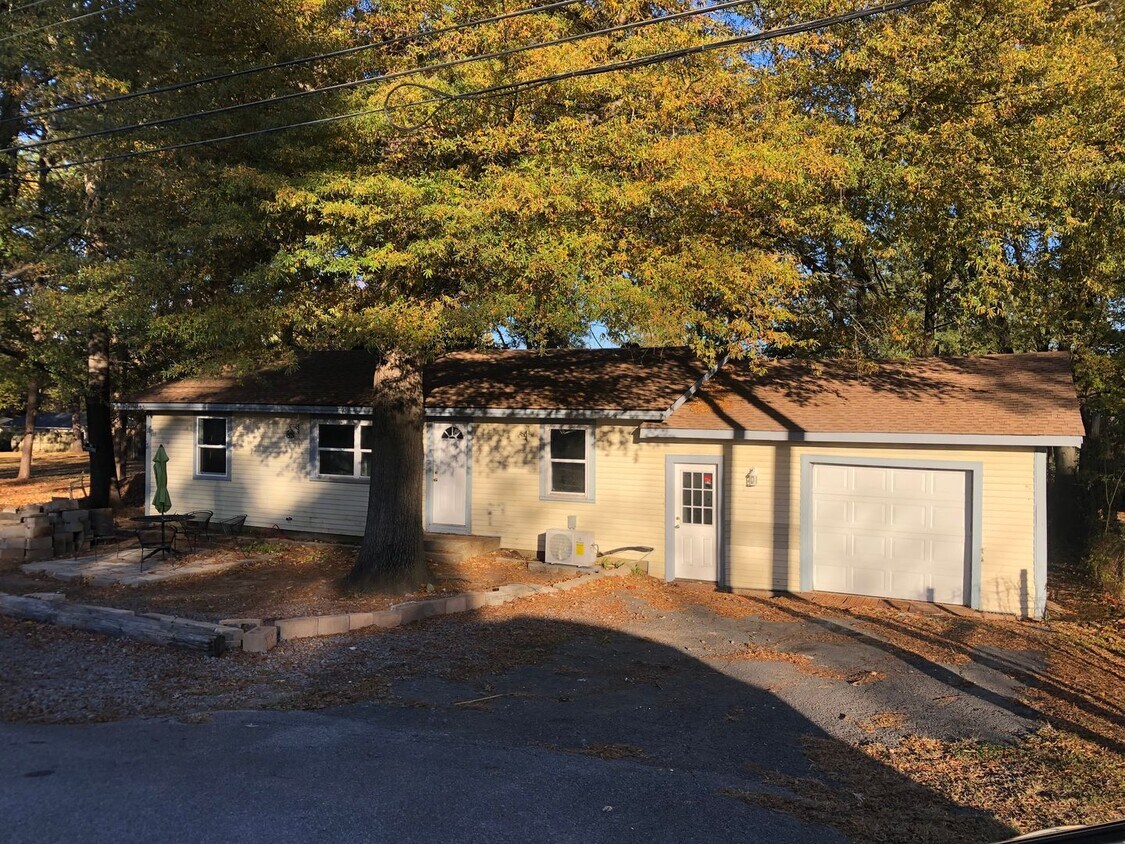 Foto principal - Charming Home in Bald Knob – Quiet Street, Spacious Yard, Move-In Ready!