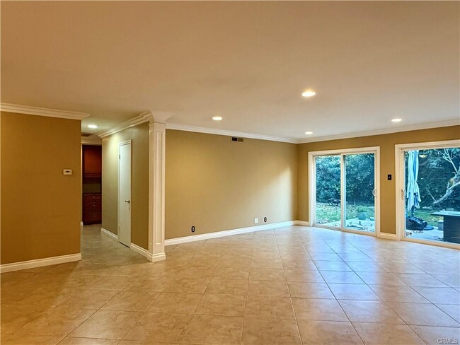 Foto del edificio - 4848 Ironwood Ave