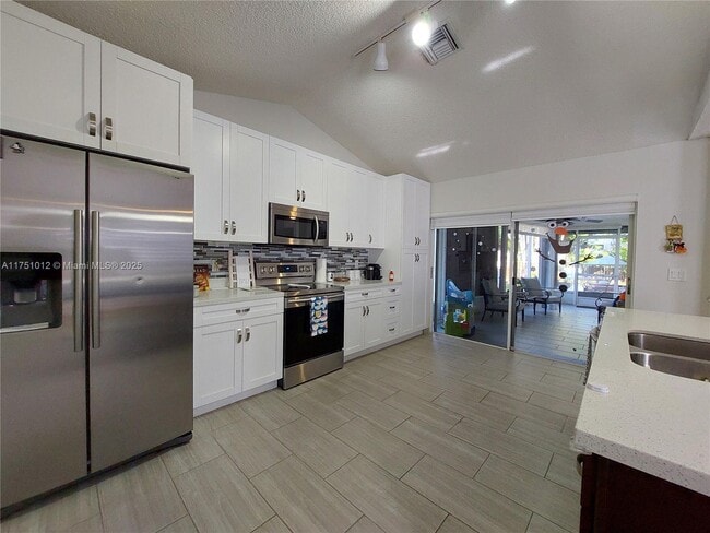 Foto del edificio - 9920 SW 16th Ct