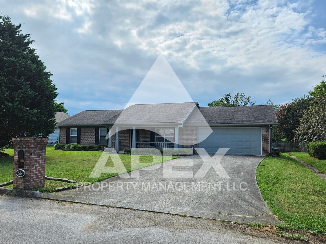 Foto principal - Nice 3 Bd - 2 Ba Brick Front Single Family...