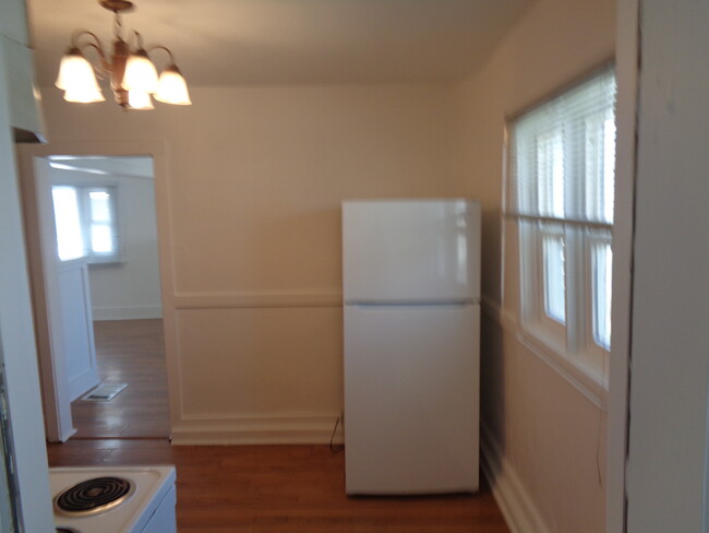 Building Photo - 403 E Emerson Ave